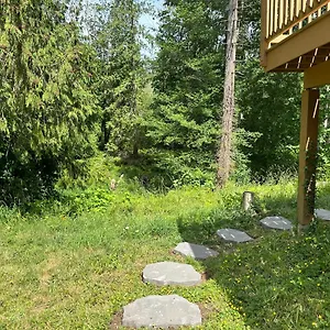 Countryroad Cozy 2 Bedrooms Basement Suite1 , Nanaimo Canada